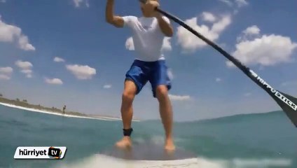 Sörf yaparken köpek balığına çarptı