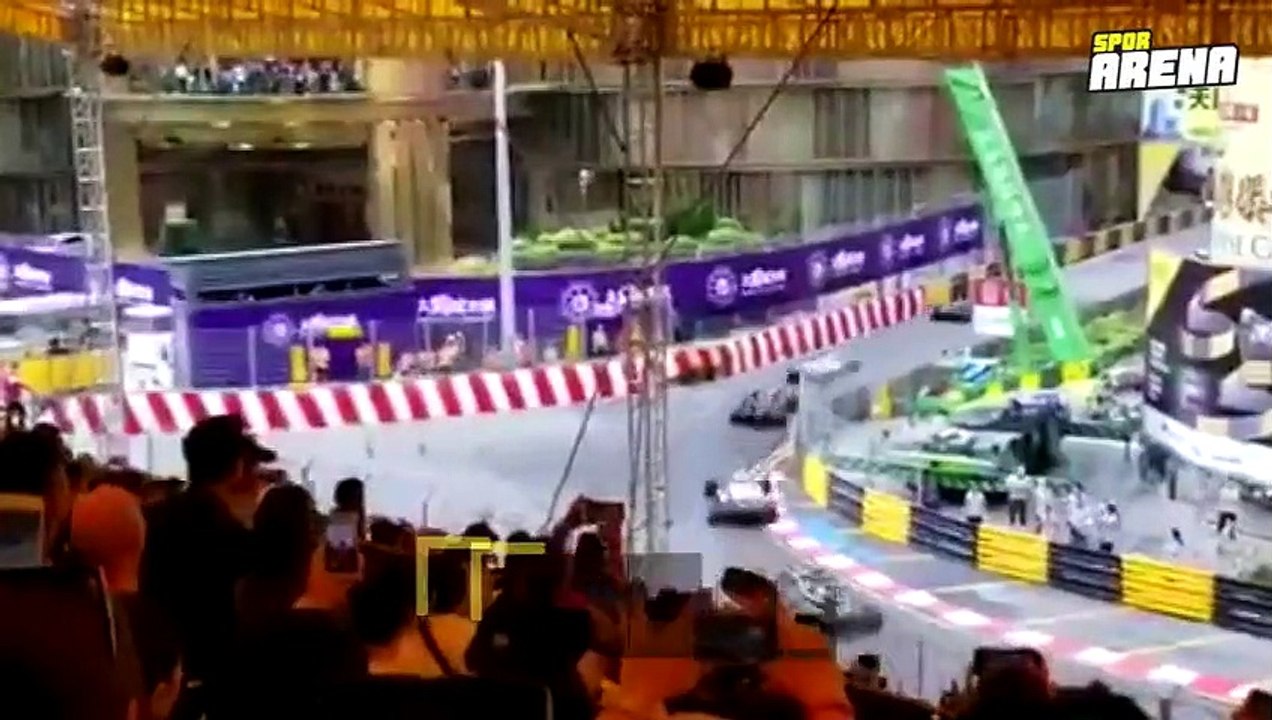 Korkunç kaza! Aracıyla izleyicilerin arasına uçtu