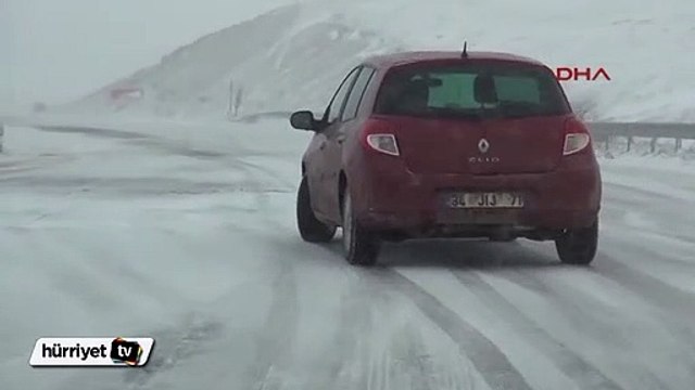 Sivas Malatya karayolunda yoğun tipi sürücülere zor anlar yaşattı