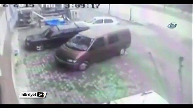 Freni boşalan otomobil faciaya yol açıyordu