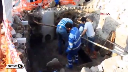 Foça'da kanalizasyon çalışmasında 2 bin 100 yıllık mezarlar bulundu