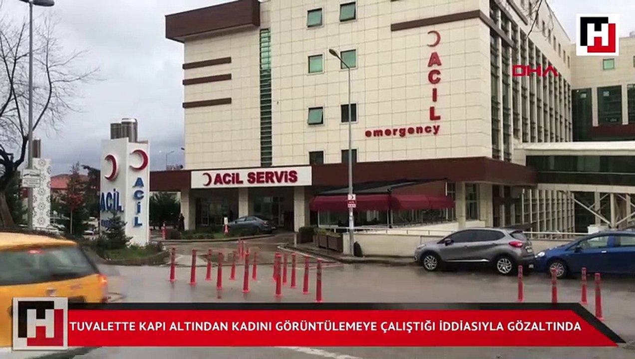 Tuvalette kapı altından kadını görüntülemeye çalıştığı iddiasıyla gözaltında