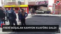 Freni boşalan kamyon kuaföre girdi