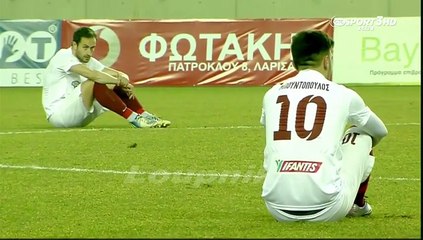 Futbol maçında mülteciler için 2 dakikalık oturma eylemi