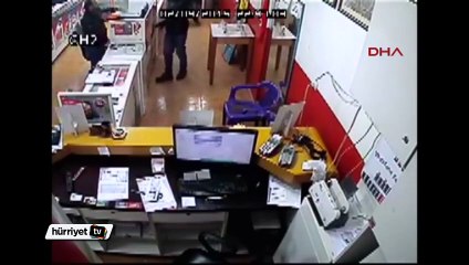 Silahlı soygun girişimi kamerada