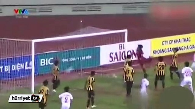 2 farklı korner köşesinden gol atan kadın futbolcu