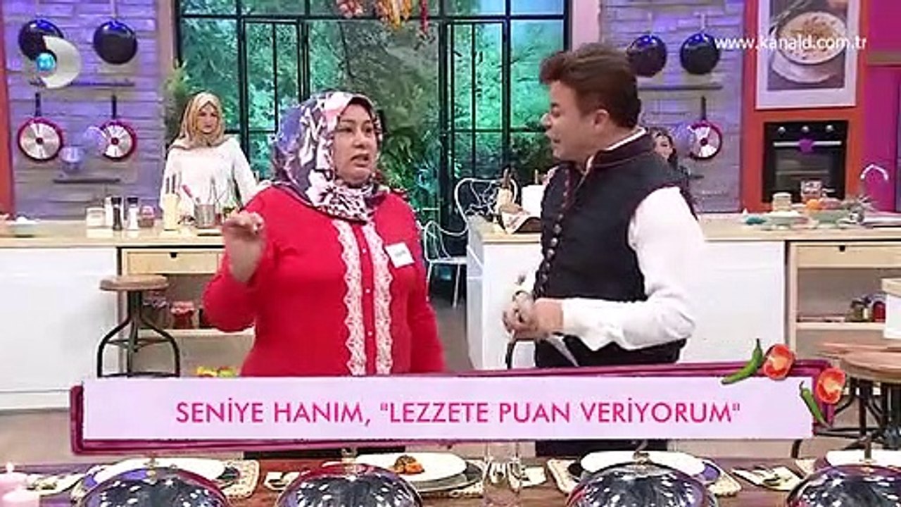 Seniye Hanım rakiplerine yılan dansı ile karşıl...