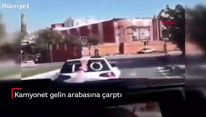 Kamyonet gelin arabasına çarptı