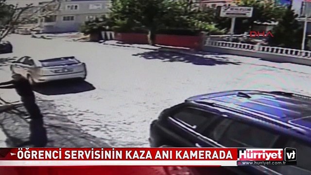 GAZİANTEP'DEKİ ÖĞRENCİ SERVİSİNİN KAZA ANI SANİYE SANİYE KAMERADA