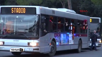 Galatasaray taraftarları İtalya'da siyasi tartışma başlattı