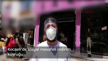 Sosyal mesafeli indirim kuyruğu