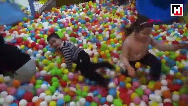 Mahkum çocukları ilk kez lunaparkta eğlendi