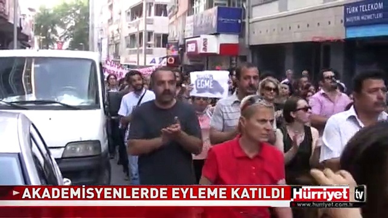 KOCAELİ'NDE AKADEMİSYENLER DE TAKSİM GEZİ PARKI EYLEMİ YAPTI