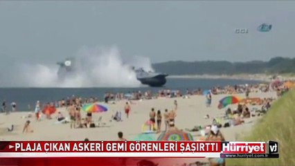 İNSANLARIN YÜZDÜĞÜ SIRADA ASKERİ GEMİ PLAJA ÇIKTI