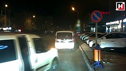 Polisler trafikte tartışırken, gözaltındaki şüpheli ekip aracıyla kaçtı