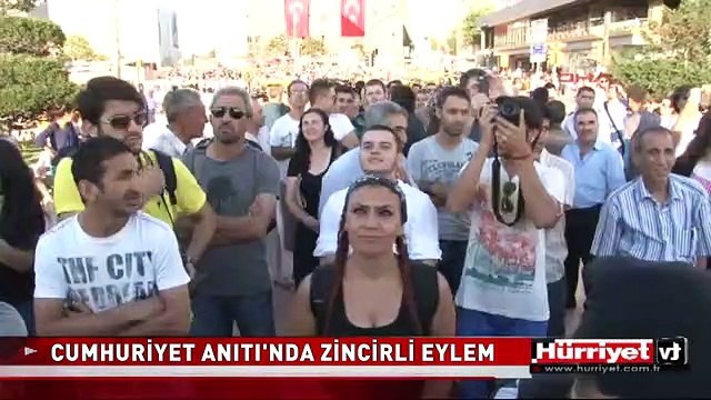 TAKSİM CUMHURİYET ANITI'NDA ZİNCİRLİ EYLEM