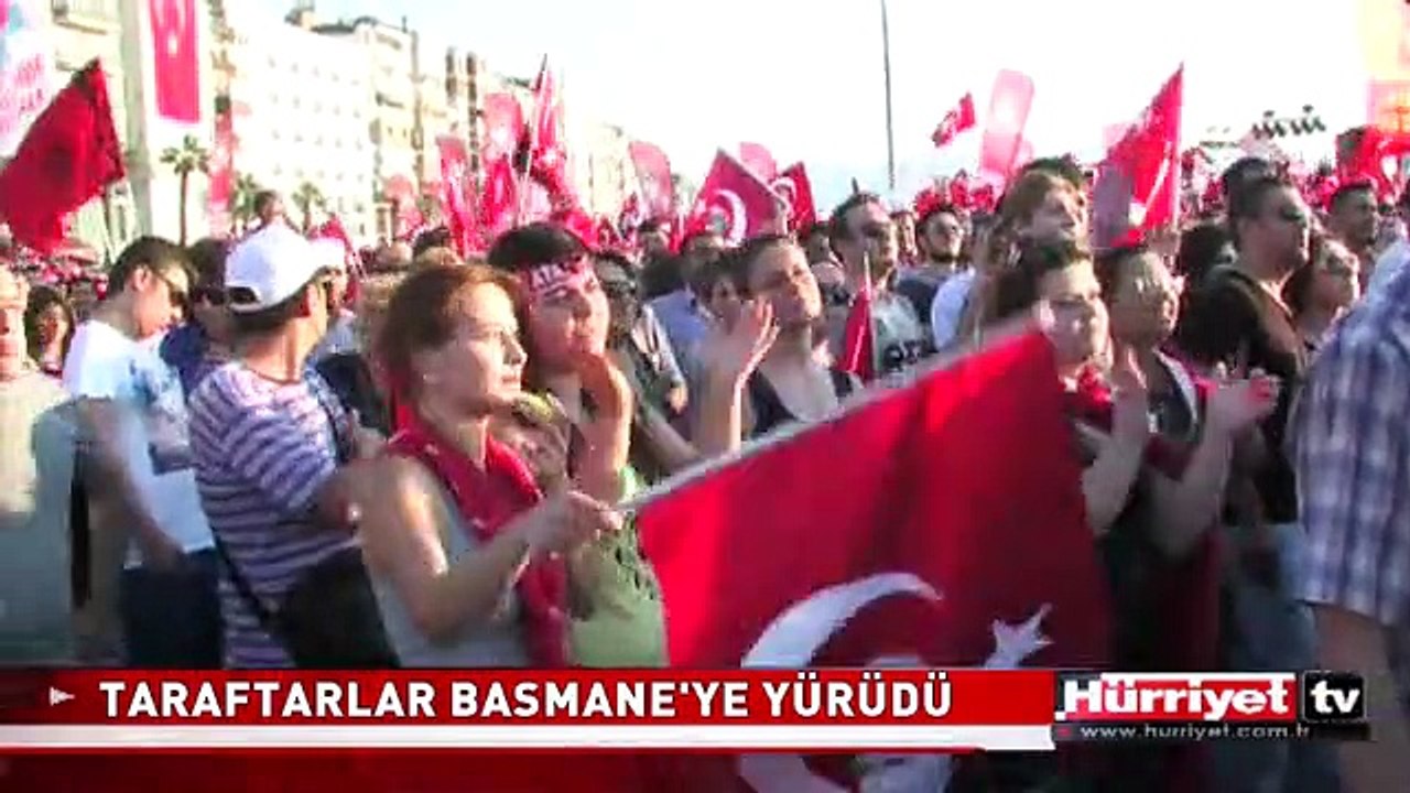 TARAFTARLAR TAKSİM GEZİ PARKI İÇİN BASMANE'YE YÜRÜDÜ