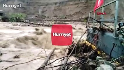 Son dakika... Giresun'da sel: Şantiyeyi su, bastı araçlar sürüklendi