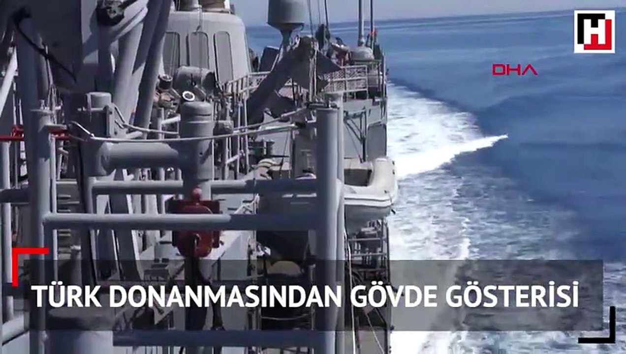 Türk Donanmasından gövde gösterisi