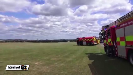 Uçağı gövdesi üzerine indiren pilot