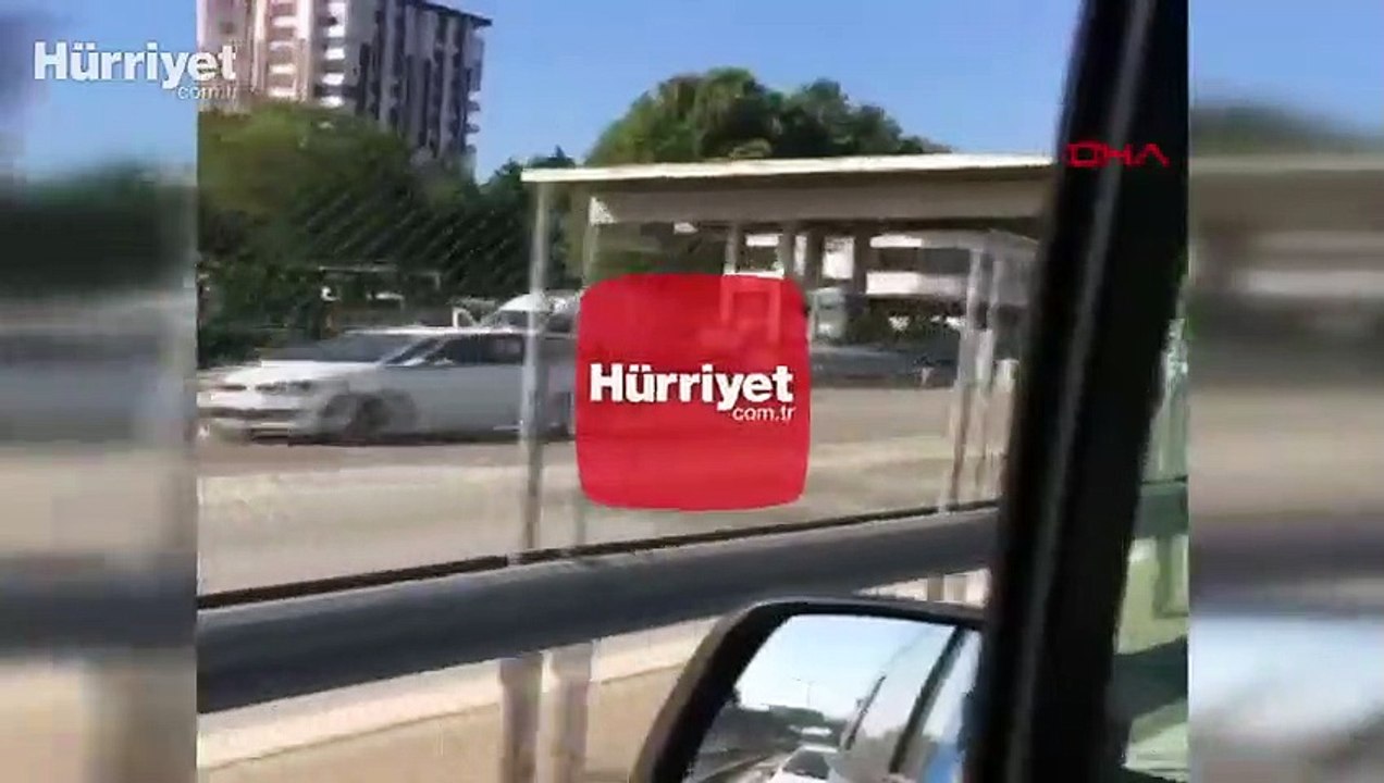 Son dakika haberler... Otobüs Kurtköy gişelerine çarptı!