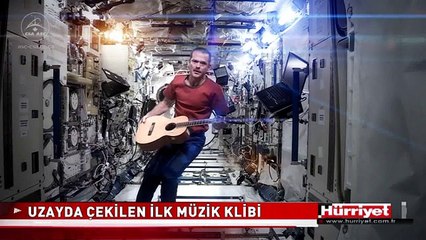 UZAYDA GİTAR ÇALIP ŞARKI SÖYLEDİ