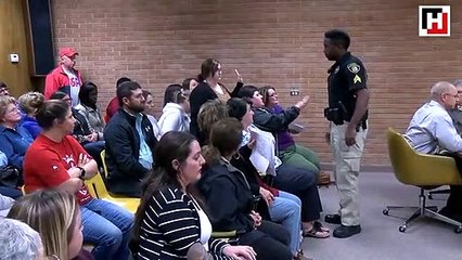 Öğretmen maaşlardan şikayet ettiği için gözaltına alındı