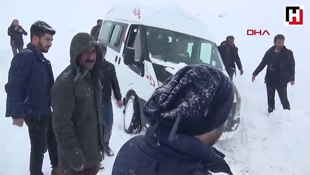 Yüksekova'da tipide mahsur kalan öğretmenler kurtarıldı