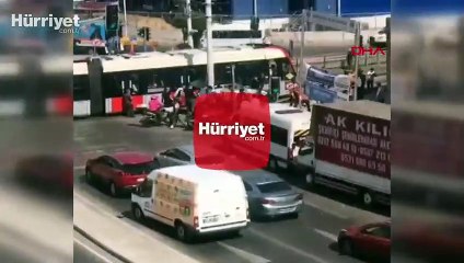 Son dakika haber: İstanbul'da tramvayla otomobil çarpıştı! İlk görüntüler