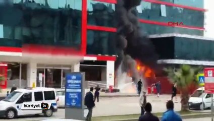 Hastalar sedye üzerinde hastane bahçesinde bekletildi