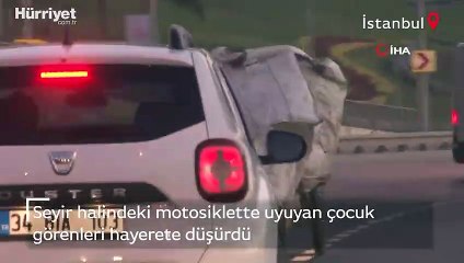 Şaşkına çeviren olay! Seyir halindeki motosiklette yürekleri ağza getirdi