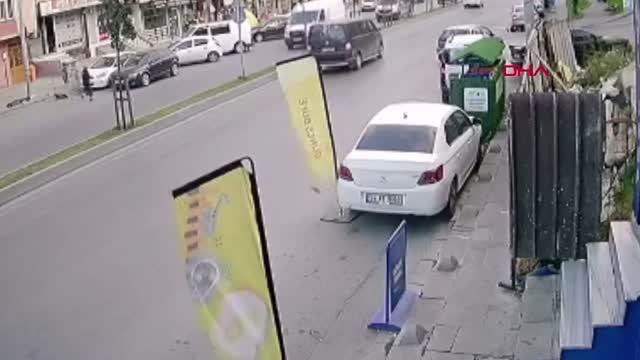 SULTANGAZİ'DE DİKKATSİZ SÜRÜCÜ KAZAYA NEDEN OLDU