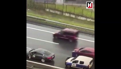 Otoyolda duygulandıran görüntü! Canını hiçe saydı