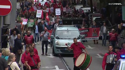 Manifestação convocada pela CGTP junta jovens e pensionistas nas ruas