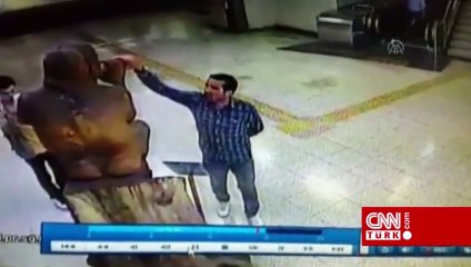 İzmir Metrosu'ndaki heykel saldırıya uğradı
