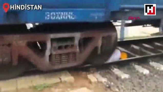 Treni duymadı, az kalsın eziliyordu