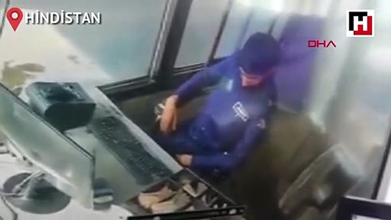 'Hırsız maymun' kamerada