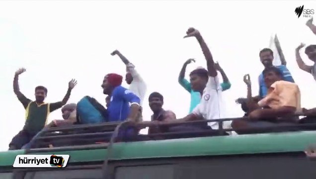 Hindistan'da otobüsün sel suları ile mücadelesi kamerada