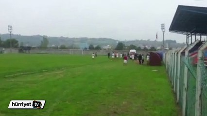 Bursa'da maç sırasında sahaya helikopter indi