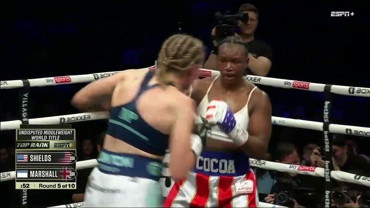 Claressa Shields vs Savannah Marshall (15-10-20...