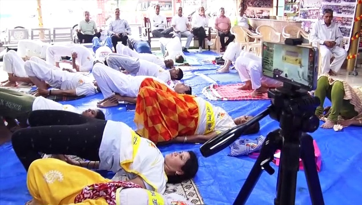 सेतुबंधासन से कई लाभ - पाचन सुधारता और मेटाबॉलिज्म सुधारता _ एंग्जाइटी, थकान, कमर दर्द, सिरदर्द