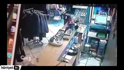 Hırsızın tableti çalma anı kamerada