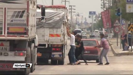 Kamyondan karpuz hırsızlığı kamerada