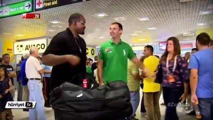Yeni transferleri Sofoklis Schortsanitis'i şaka ile karşıladılar