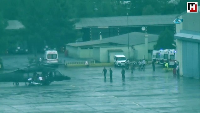 Özel harekat polislerini taşıyan zırhlı araç kaza yaptı