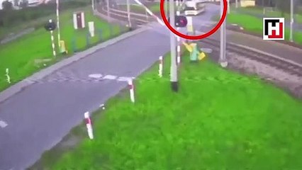 Trene 'Dur' diyen adam