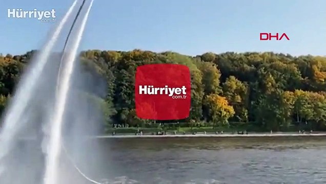 Rusya'da hidro uçuş yapan kadının şovu kamerada