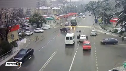 Kaza sonrası kendi kendini park eden otomobil