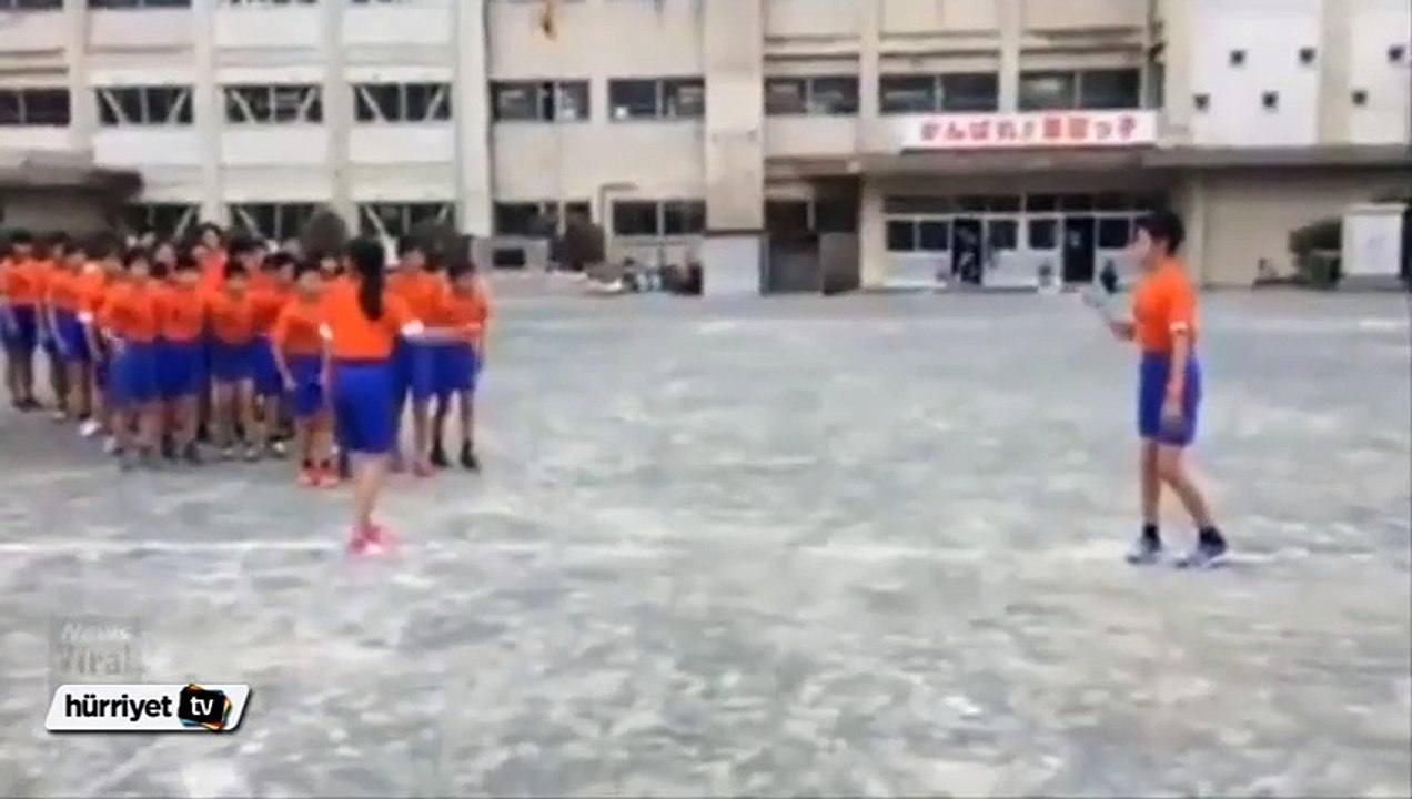 54 öğrencinin muhteşem ip atlama performansı