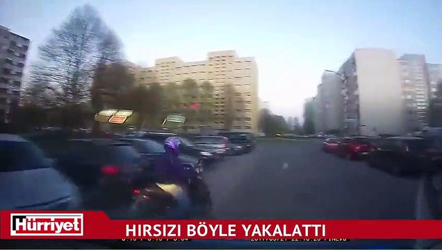 Motosikletli hırsızın kafasına çantasıyla vurdu, hırsızı yakalattı